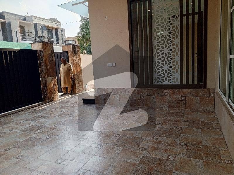 جوہر ٹاؤن فیز 2 جوہر ٹاؤن,لاہور میں 5 کمروں کا 10 مرلہ مکان 1.45 لاکھ میں کرایہ پر دستیاب ہے۔