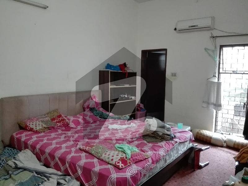 لالہ زار گارڈن لاہور میں 4 کمروں کا 3 مرلہ مکان 85.0 لاکھ میں برائے فروخت۔