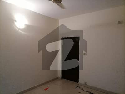 عسکری 10 - صیکٹر ای عسکری 10,عسکری,لاہور میں 3 کمروں کا 10 مرلہ مکان 4.6 کروڑ میں برائے فروخت۔