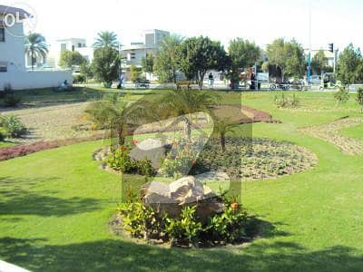 5 MARLA IDEAL LOCATION PLOT FOR SALE IN DHA 9 TOWN BLOCK D