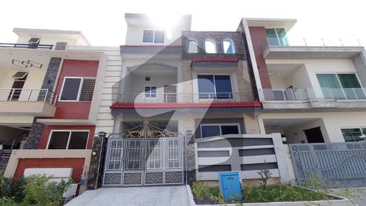 HOUSE AVAILABLE FOR SALE C-1 SIZE 5 MARLA IN MULTI GARDENS B-17 ISLAMABAD