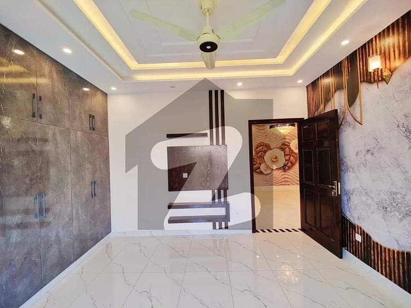 5 Marla Slightly Used Lower Portion For Rent In 
Dream Gardens
 Lahore.