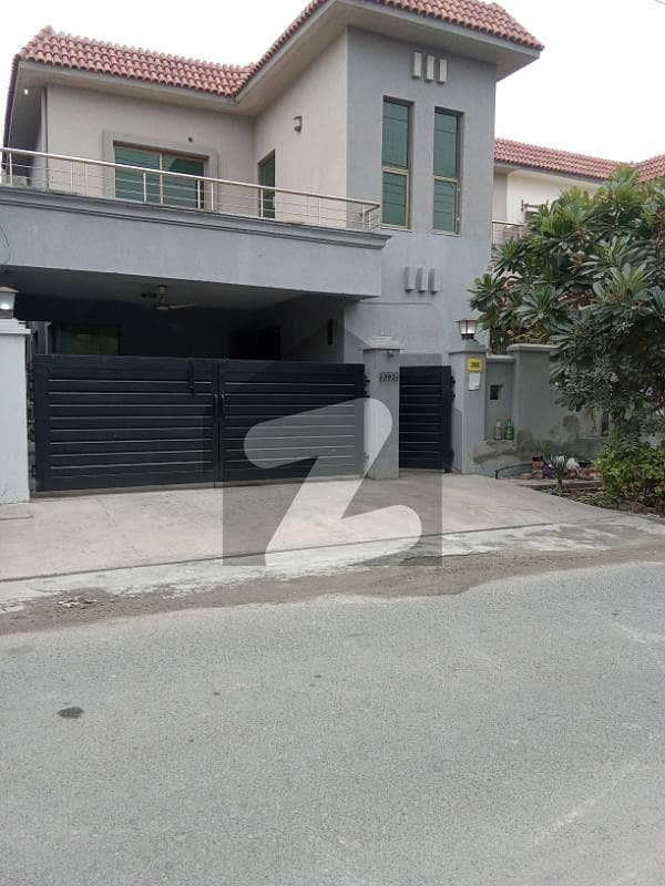10 MARLA 4 BEDROOM HOUSE AVAILABLE FOR RENT