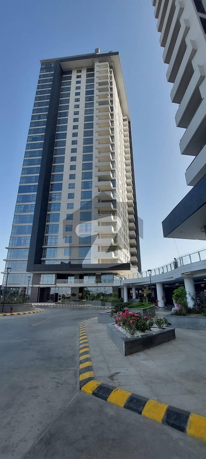 CHANCE DEAL EMAAR REEF TOWER APARTMENT FOR SALE