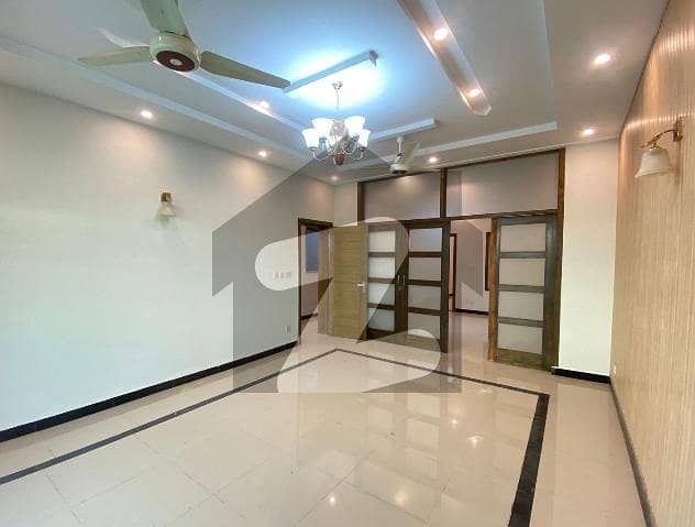 Sector C1 10 Marla House For Rent