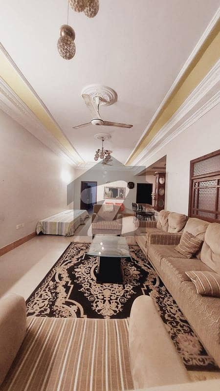 پی ای سی ایچ ایس بلاک 6 پی ای سی ایچ ایس,جمشید ٹاؤن,کراچی میں 3 کمروں کا 12 مرلہ بالائی پورشن 3.5 کروڑ میں برائے فروخت۔
