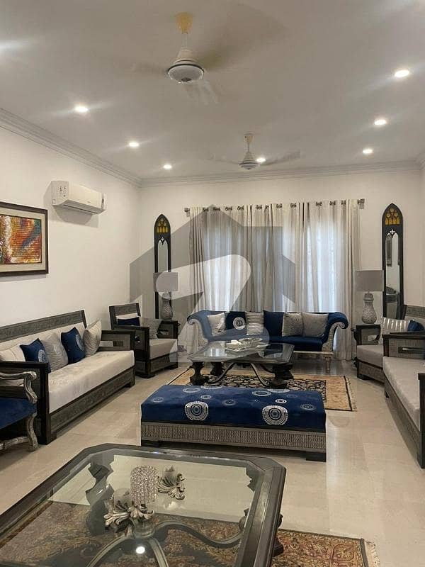 Ideal For Joint Family 1st Belt 5 Year Old 100% Self Made By Owner 666 Yards Bungalow With Full Basement For Sale Dha Phase 8 Near Masjid And Park