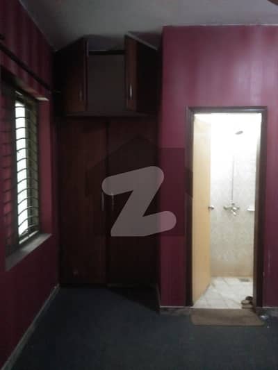 Flat for rent 1bad attch bath tvl marble floring wood wark good loction
