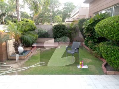 24 Marla Beautiful and Luxurious House for Sale in Wapda Town D-2 Block Phase 1