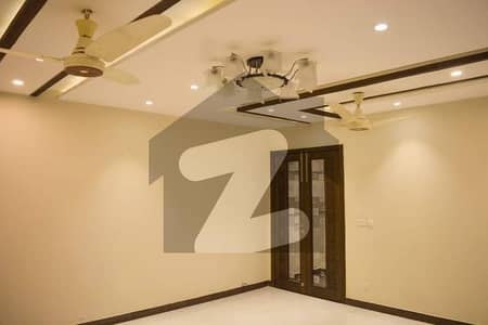 ڈی ایچ اے فیز 5 ڈیفنس (ڈی ایچ اے),لاہور میں 3 کمروں کا 5 مرلہ مکان 2.65 کروڑ میں برائے فروخت۔