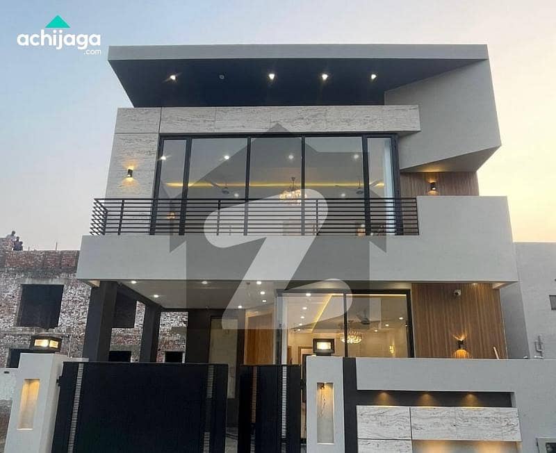 VIP 8 Marla House for Sale in Umar Block Bahria Town Lahore