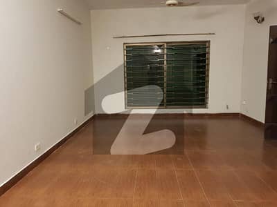 10 Marla 3 Bedroom House Available For Rent In Askari 14
