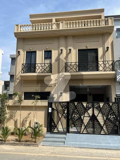 5 Marla 5 Beds Luxurious House For Sale in Etihad Town C block .