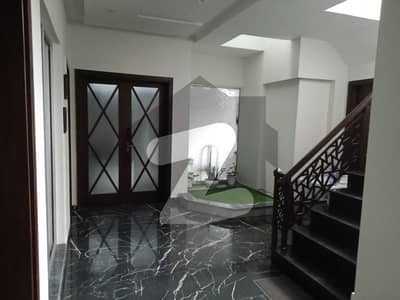 1 Kanal Superb Upper Portion Available For Rent In Phase 2 DHA