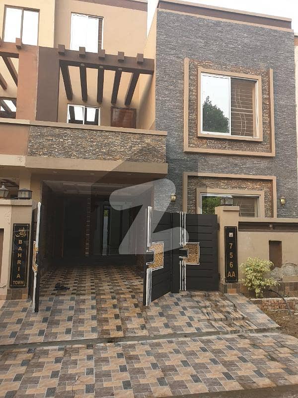 5 MARLA PRIME LOCATION HOUSE AVAILBLE FOR SALE AT AA BLOCK BAHRIA TOWN LAHORE