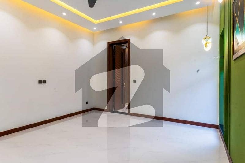 لیک سٹی رائیونڈ روڈ,لاہور میں 5 کمروں کا 1 کنال مکان 7.9 کروڑ میں برائے فروخت۔