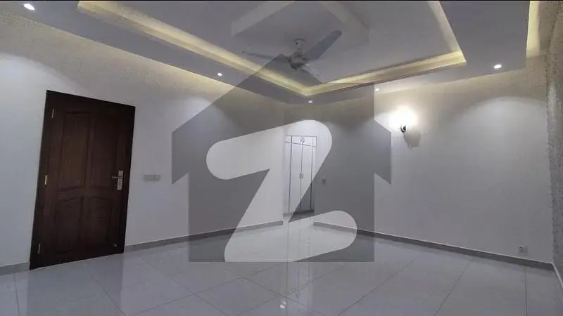 Defence VI 666yards 6 beded drawing fully renovated outclass bungalow available for Sale