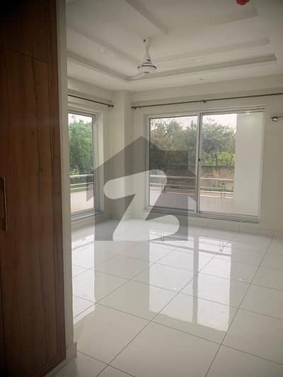 Spacious 3 Bed Corner Apartment For Rent