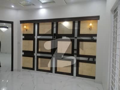 علامہ اقبال ٹاؤن ۔ گلشن بلاک علامہ اقبال ٹاؤن,لاہور میں 6 کمروں کا 10 مرلہ مکان 7.0 کروڑ میں برائے فروخت۔