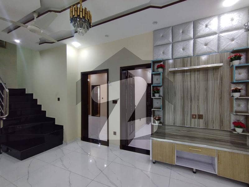 5 Marla House Available For RENT Hot Location In Sectore E Bahria Town La