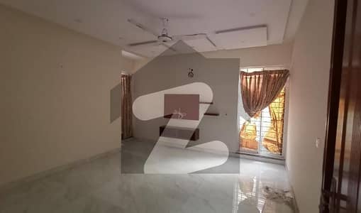 1 Kanal Beautiful Upper Portion Available For Rent In DHA Separate Gate &Amp; Double Terrace