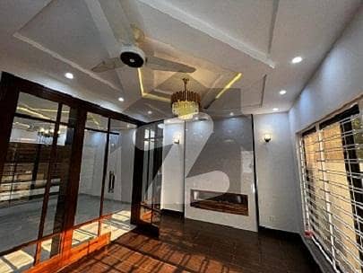 بحریہ ٹاؤن گلبہار بلاک بحریہ ٹاؤن سیکٹر سی,بحریہ ٹاؤن,لاہور میں 5 کمروں کا 10 مرلہ مکان 1.2 لاکھ میں کرایہ پر دستیاب ہے۔