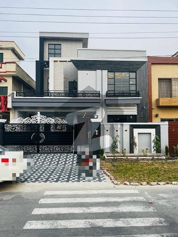 A Block 10 Marla Beautiful Modern House For Sale On 80 Ft Road In Central Park