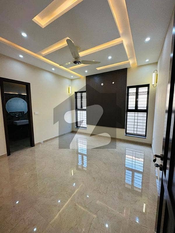 10 MARLA BRAND NEW LUXARY FULL HOUSE FOR RENT IN TAHLA BLOCK BAHRIA TOWN LAHORE