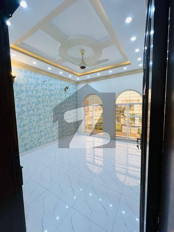 10 MARLA LIKE BRAND NEW UPPER PORTION FOR RENT IN OVERSEAS B BLOCK BAHRIA TOWN LAHORE