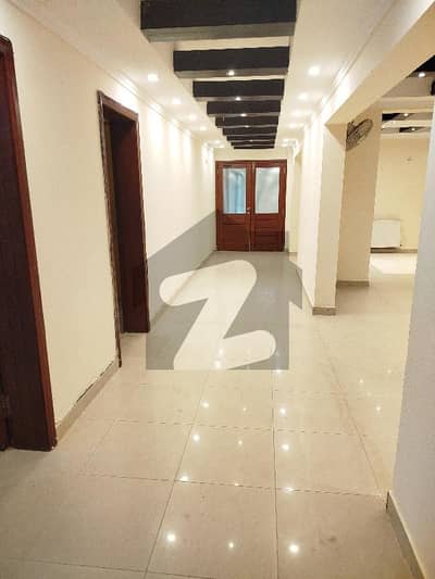 سیوائے ریزیڈینس ایف ۔ 11,اسلام آباد میں 4 کمروں کا 16 مرلہ فلیٹ 2.2 لاکھ میں کرایہ پر دستیاب ہے۔