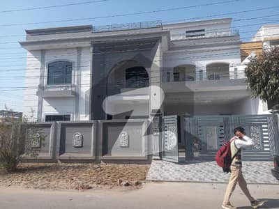 ایم ڈی اے کو - آپریٹو ہاؤسنگ سکیم ملتان میں 5 کمروں کا 10 مرلہ مکان 3.65 کروڑ میں برائے فروخت۔