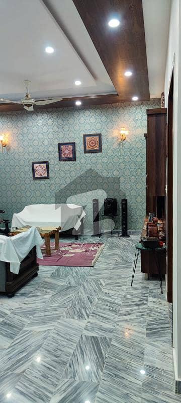 ایل ڈی اے ایوینیو ۔ بلاک ایم ایل ڈی اے ایوینیو,لاہور میں 7 کمروں کا 1 کنال مکان 5.6 کروڑ میں برائے فروخت۔