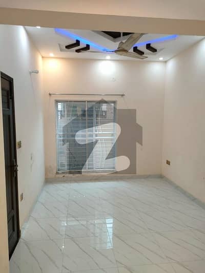 سادات کوآپریٹو ہاؤسنگ سوسائٹی (کالج ٹاؤن) لاہور میں 4 کمروں کا 5 مرلہ مکان 1.5 کروڑ میں برائے فروخت۔