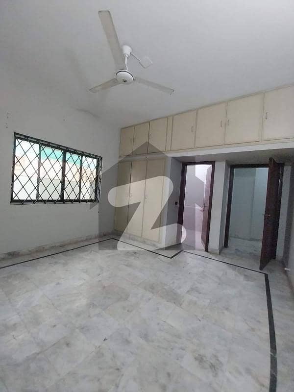 Dha defence phase vi 500 yards separate gate bungalow portion available for rent