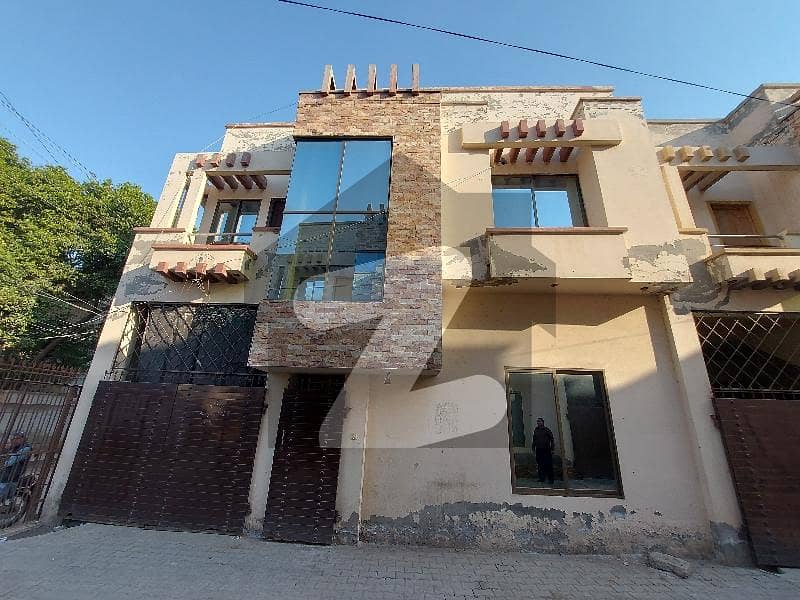 خیابان کالونی 2 فیصل آباد میں 4 کمروں کا 5 مرلہ مکان 1.6 کروڑ میں برائے فروخت۔