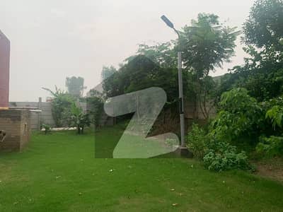 بیدیاں روڈ لاہور میں 2 کمروں کا 5 کنال فارم ہاؤس 1.65 کروڑ میں برائے فروخت۔