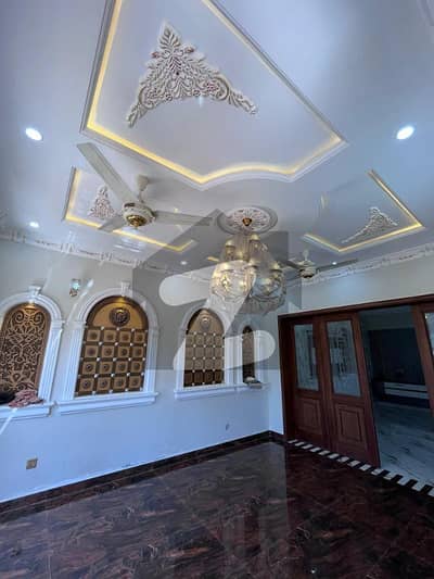 جوبلی ٹاؤن ۔ بلاک بی جوبلی ٹاؤن,لاہور میں 6 کمروں کا 10 مرلہ مکان 3.75 کروڑ میں برائے فروخت۔