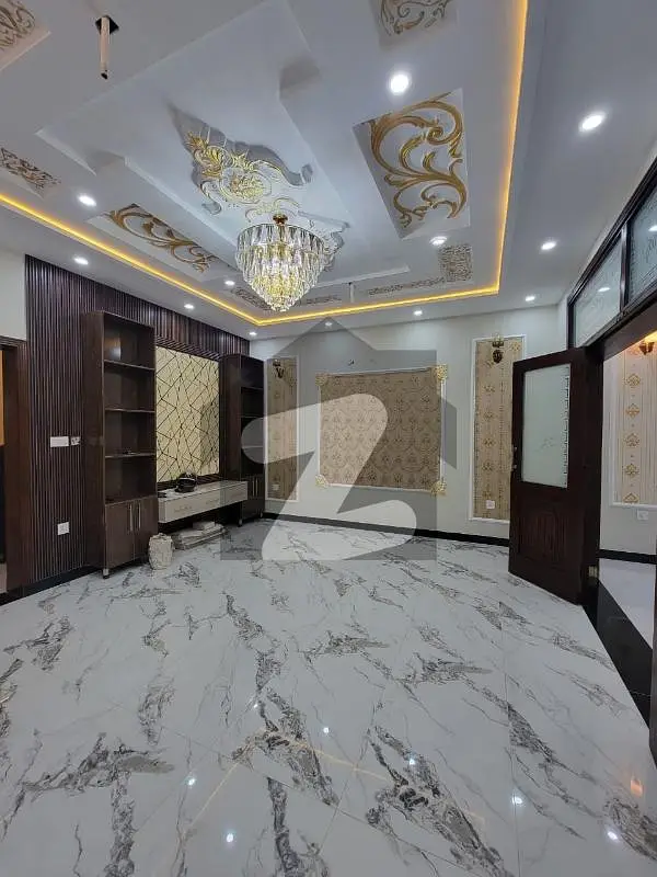 Ready To Buy A On Excellent Location House 8 Marla In Lahore