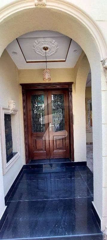 Gorgeous 10 Marla House For sale Available In Wapda Town