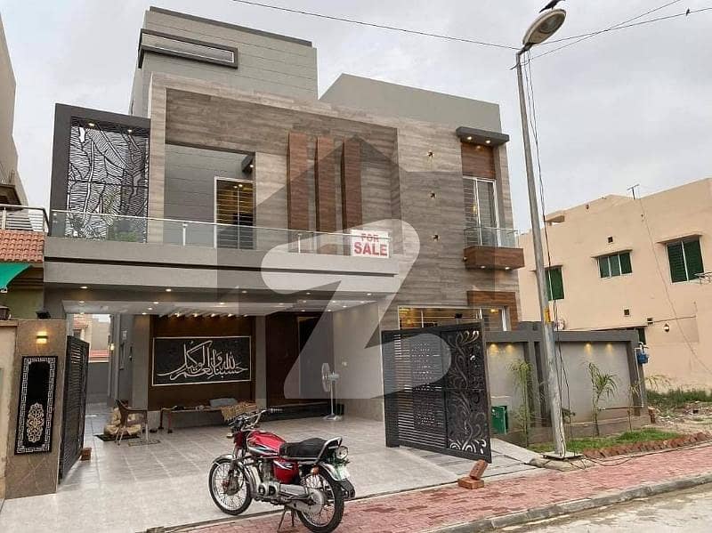 10 Marla slightly used upper Portion For Rent hot location