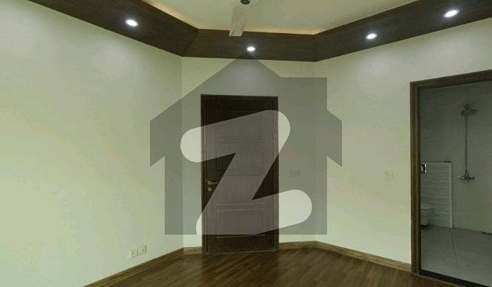 ڈی ایچ اے فیز 2 ڈیفنس (ڈی ایچ اے),لاہور میں 3 کمروں کا 5 مرلہ مکان 2.4 کروڑ میں برائے فروخت۔