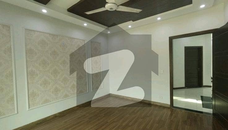 پنجاب سمال انڈسٹریز کالونی لاہور میں 3 کمروں کا 5 مرلہ مکان 2.4 کروڑ میں برائے فروخت۔
