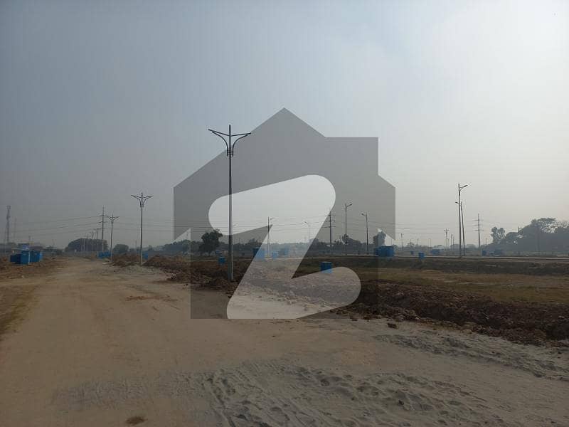 8 MARLA PLOT AVAILABLE FOR SALE ON GOOD LOCATION BACK OF MAIN ROAD