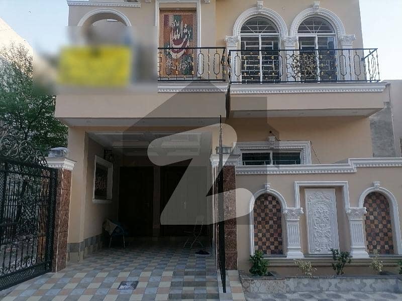 جوہر ٹاؤن لاہور میں 5 کمروں کا 5 مرلہ مکان 2.9 کروڑ میں برائے فروخت۔