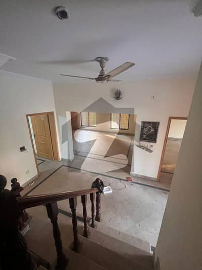 گلبرگ لاہور میں 5 کمروں کا 2 کنال مکان 25.0 کروڑ میں برائے فروخت۔