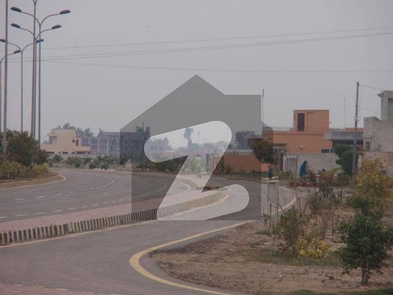 سینٹرل پارک ہاؤسنگ سکیم لاہور میں 10 مرلہ رہائشی پلاٹ 75.0 لاکھ میں برائے فروخت۔