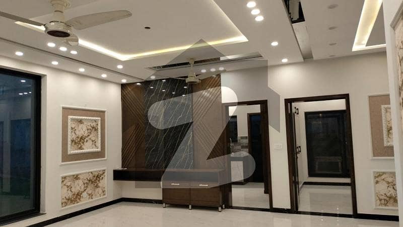 بحریہ ٹاؤن سیکٹر B بحریہ ٹاؤن,لاہور میں 3 کمروں کا 8 مرلہ زیریں پورشن 42.0 ہزار میں کرایہ پر دستیاب ہے۔