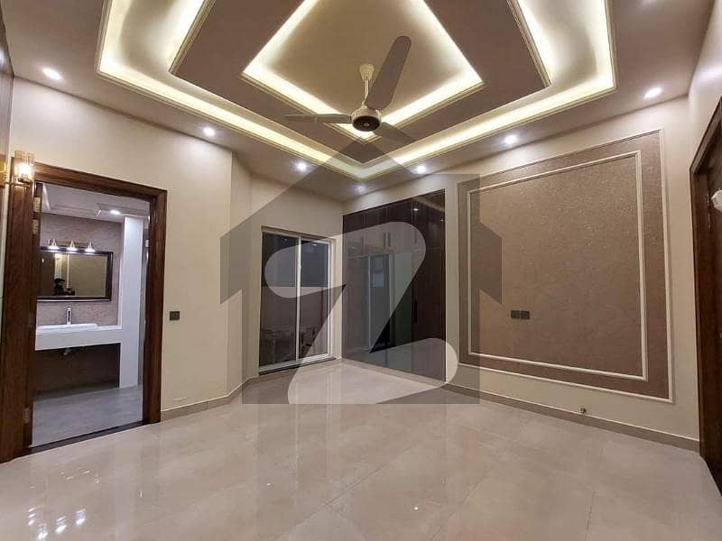 520 Square Feet Flat For rent In Beautiful Bahria Town - Sector D