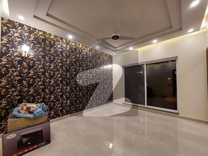 بحریہ ٹاؤن سیکٹرڈی بحریہ ٹاؤن,لاہور میں 4 کمروں کا 5 مرلہ مکان 65.0 ہزار میں کرایہ پر دستیاب ہے۔