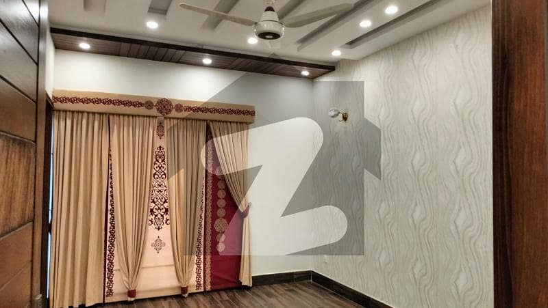 بحریہ ٹاؤن سیکٹرڈی بحریہ ٹاؤن,لاہور میں 4 کمروں کا 5 مرلہ مکان 1.8 کروڑ میں برائے فروخت۔